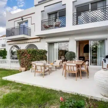 Refurbished 4-bedroom townhouse in the residential development of Los Potros, Nueva Andalucia Picture 40