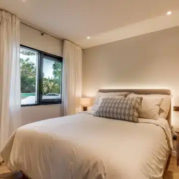 Refurbished 4-bedroom townhouse in the residential development of Los Potros, Nueva Andalucia Picture 2