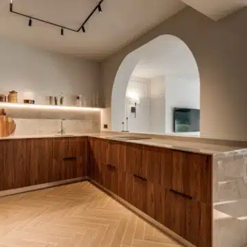 Refurbished 4-bedroom townhouse in the residential development of Los Potros, Nueva Andalucia Picture 3