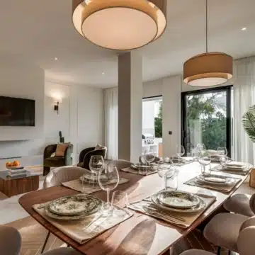 Refurbished 4-bedroom townhouse in the residential development of Los Potros, Nueva Andalucia Picture 1