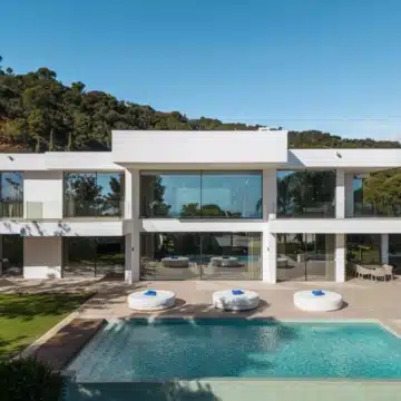 Masterpiece 5-bedroom villa with panoramic sea views in El Madroñal, Benahavis Picture 34
