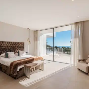 Masterpiece 5-bedroom villa with panoramic sea views in El Madroñal, Benahavis Picture 13