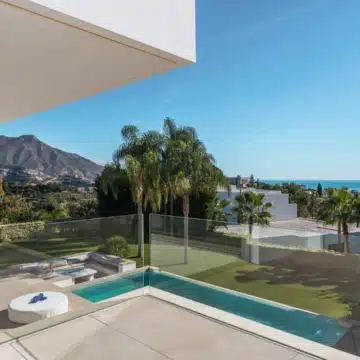 Masterpiece 5-bedroom villa with panoramic sea views in El Madroñal, Benahavis Picture 5