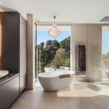 Masterpiece 5-bedroom villa with panoramic sea views in El Madroñal, Benahavis Picture 1