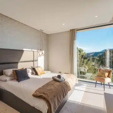 Masterpiece 5-bedroom villa with panoramic sea views in El Madroñal, Benahavis Picture 15