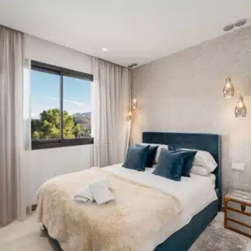 Masterpiece 5-bedroom villa with panoramic sea views in El Madroñal, Benahavis Picture 19