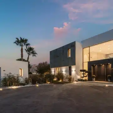 Masterpiece 5-bedroom villa with panoramic sea views in El Madroñal, Benahavis Picture 38