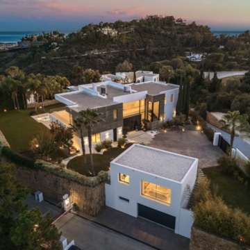 Masterpiece 5-bedroom villa with panoramic sea views in El Madroñal, Benahavis Picture 26