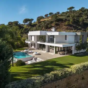 Masterpiece 5-bedroom villa with panoramic sea views in El Madroñal, Benahavis Picture 35