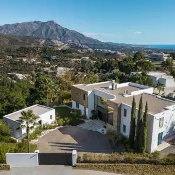 Masterpiece 5-bedroom villa with panoramic sea views in El Madroñal, Benahavis Picture 49