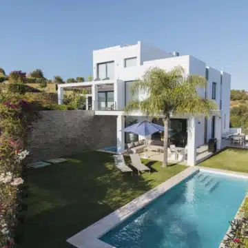Modern villa with stunning sea and golf views in Cabopino, Marbella East Picture 28