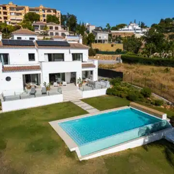 Frontline Golf villa with panoramic views over the Santa Maria Golf in Elviria, Nueva Andalucia Picture 29