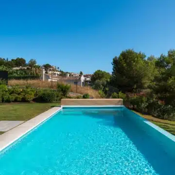 Frontline Golf villa with panoramic views over the Santa Maria Golf in Elviria, Nueva Andalucia Picture 4