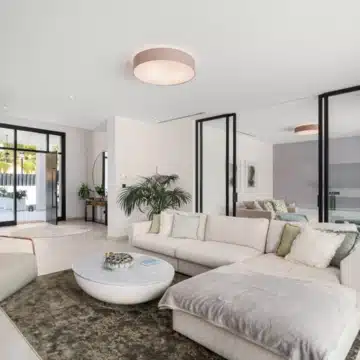 Frontline Golf villa with panoramic views over the Santa Maria Golf in Elviria, Nueva Andalucia Picture 1