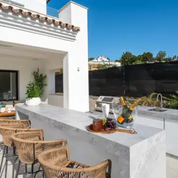 Frontline Golf villa with panoramic views over the Santa Maria Golf in Elviria, Nueva Andalucia Picture 3