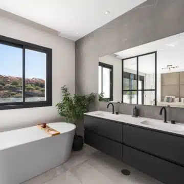 Frontline Golf villa with panoramic views over the Santa Maria Golf in Elviria, Nueva Andalucia Picture 19