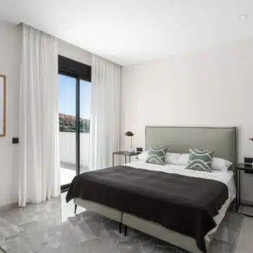 Frontline Golf villa with panoramic views over the Santa Maria Golf in Elviria, Nueva Andalucia Picture 20