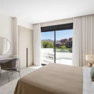 Frontline Golf villa with panoramic views over the Santa Maria Golf in Elviria, Nueva Andalucia Picture 21