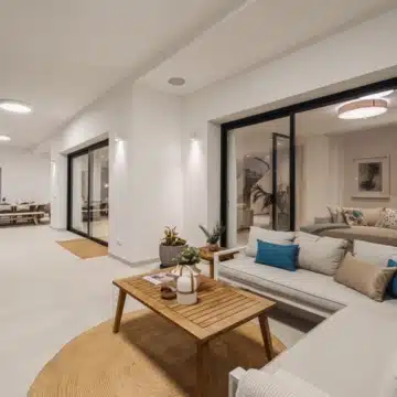 Frontline Golf villa with panoramic views over the Santa Maria Golf in Elviria, Nueva Andalucia Picture 25