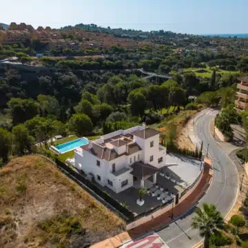 Frontline Golf villa with panoramic views over the Santa Maria Golf in Elviria, Nueva Andalucia Picture 26