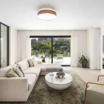 Frontline Golf villa with panoramic views over the Santa Maria Golf in Elviria, Nueva Andalucia Picture 6