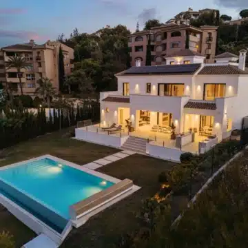 Frontline Golf villa with panoramic views over the Santa Maria Golf in Elviria, Nueva Andalucia Picture 30