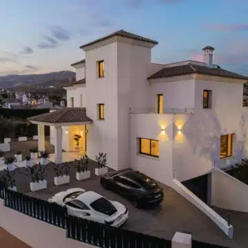 Frontline Golf villa with panoramic views over the Santa Maria Golf in Elviria, Nueva Andalucia Picture 31