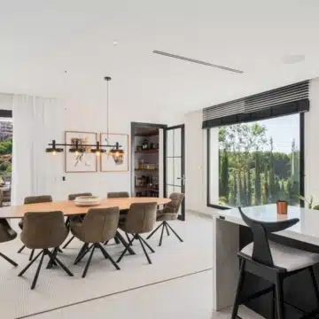 Frontline Golf villa with panoramic views over the Santa Maria Golf in Elviria, Nueva Andalucia Picture 7