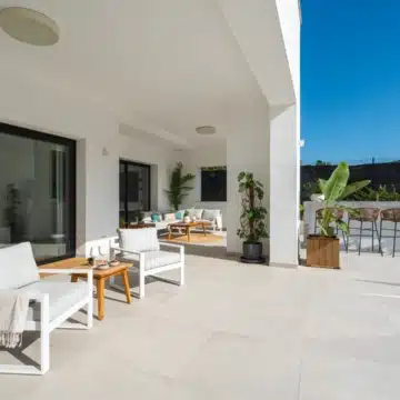 Frontline Golf villa with panoramic views over the Santa Maria Golf in Elviria, Nueva Andalucia Picture 9