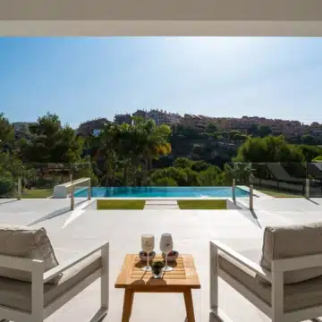 Frontline Golf villa with panoramic views over the Santa Maria Golf in Elviria, Nueva Andalucia Picture 10