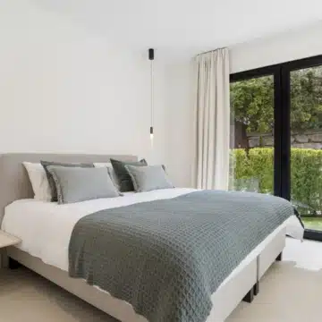 Refurbished 4-bedroom modern villa with sea views in La Alquería, Benahavís Picture 16