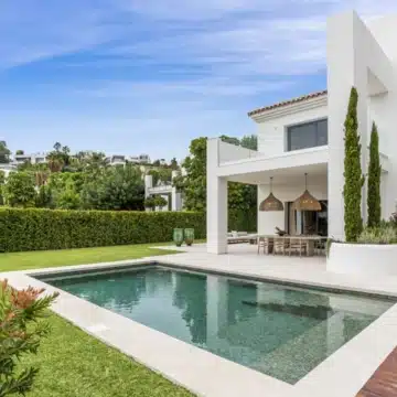 Refurbished 4-bedroom modern villa with sea views in La Alquería, Benahavís Picture 3