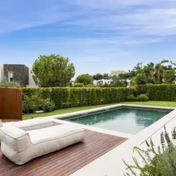 Refurbished 4-bedroom modern villa with sea views in La Alquería, Benahavís Picture 2