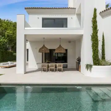 Refurbished 4-bedroom modern villa with sea views in La Alquería, Benahavís Picture 12