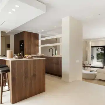 Refurbished 4-bedroom modern villa with sea views in La Alquería, Benahavís Picture 4