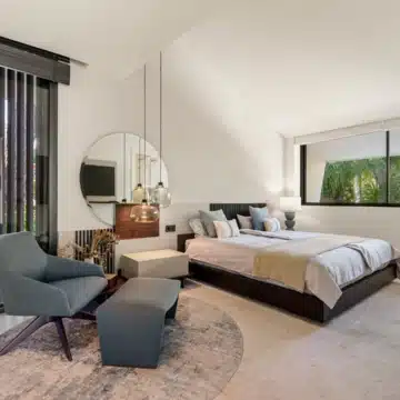 Majestic villa with beautiful open views in Las Chapas, Marbella East Picture 18