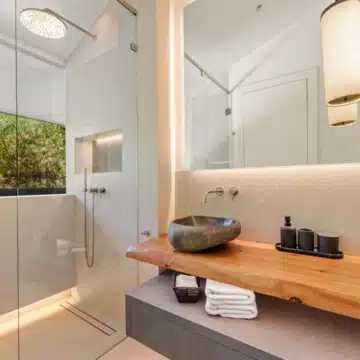 Majestic villa with beautiful open views in Las Chapas, Marbella East Picture 19