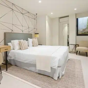 Majestic villa with beautiful open views in Las Chapas, Marbella East Picture 21