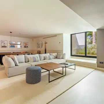 Majestic villa with beautiful open views in Las Chapas, Marbella East Picture 23