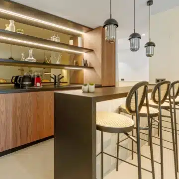 Majestic villa with beautiful open views in Las Chapas, Marbella East Picture 7