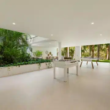 Majestic villa with beautiful open views in Las Chapas, Marbella East Picture 24