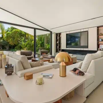 Majestic villa with beautiful open views in Las Chapas, Marbella East Picture 5