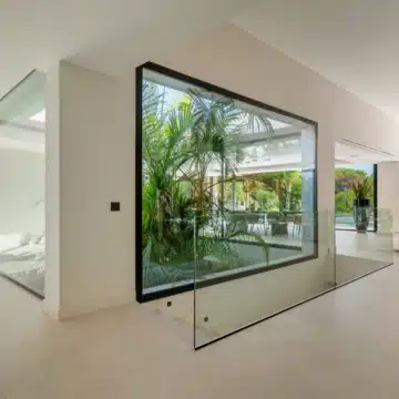 Majestic villa with beautiful open views in Las Chapas, Marbella East Picture 26