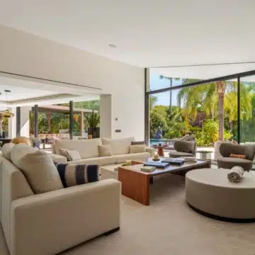 Majestic villa with beautiful open views in Las Chapas, Marbella East Picture 27