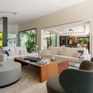 Majestic villa with beautiful open views in Las Chapas, Marbella East Picture 3