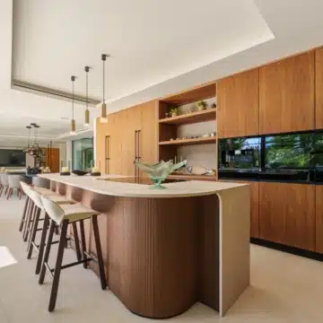 Majestic villa with beautiful open views in Las Chapas, Marbella East Picture 4