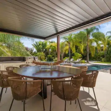 Majestic villa with beautiful open views in Las Chapas, Marbella East Picture 10