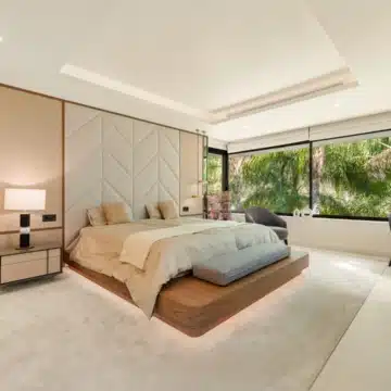 Majestic villa with beautiful open views in Las Chapas, Marbella East Picture 13