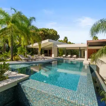 Majestic villa with beautiful open views in Las Chapas, Marbella East Picture 34