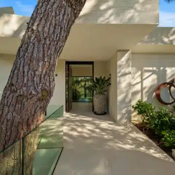 Majestic villa with beautiful open views in Las Chapas, Marbella East Picture 36